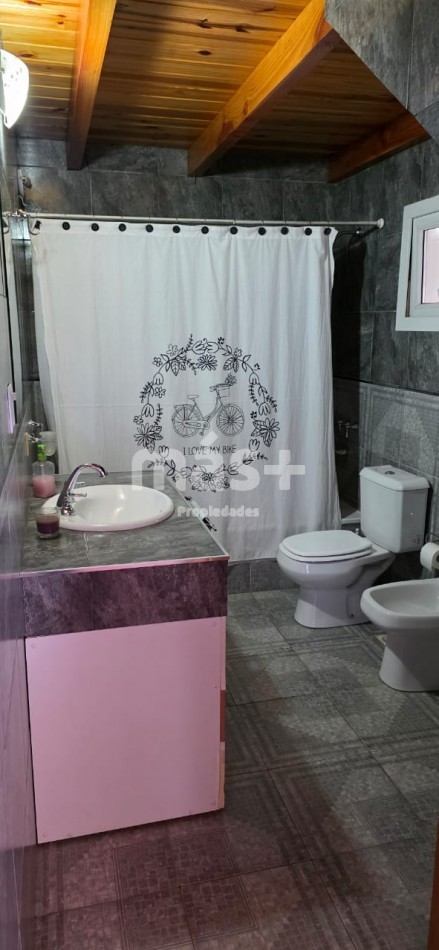 Casa 4 dormitorios, playroom, parque y garage doble - Dina Huapi
