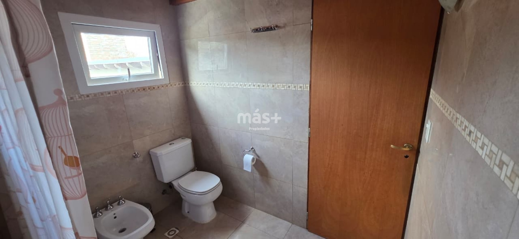 Casa 4 dormitorios, playroom, parque y garage doble - Dina Huapi