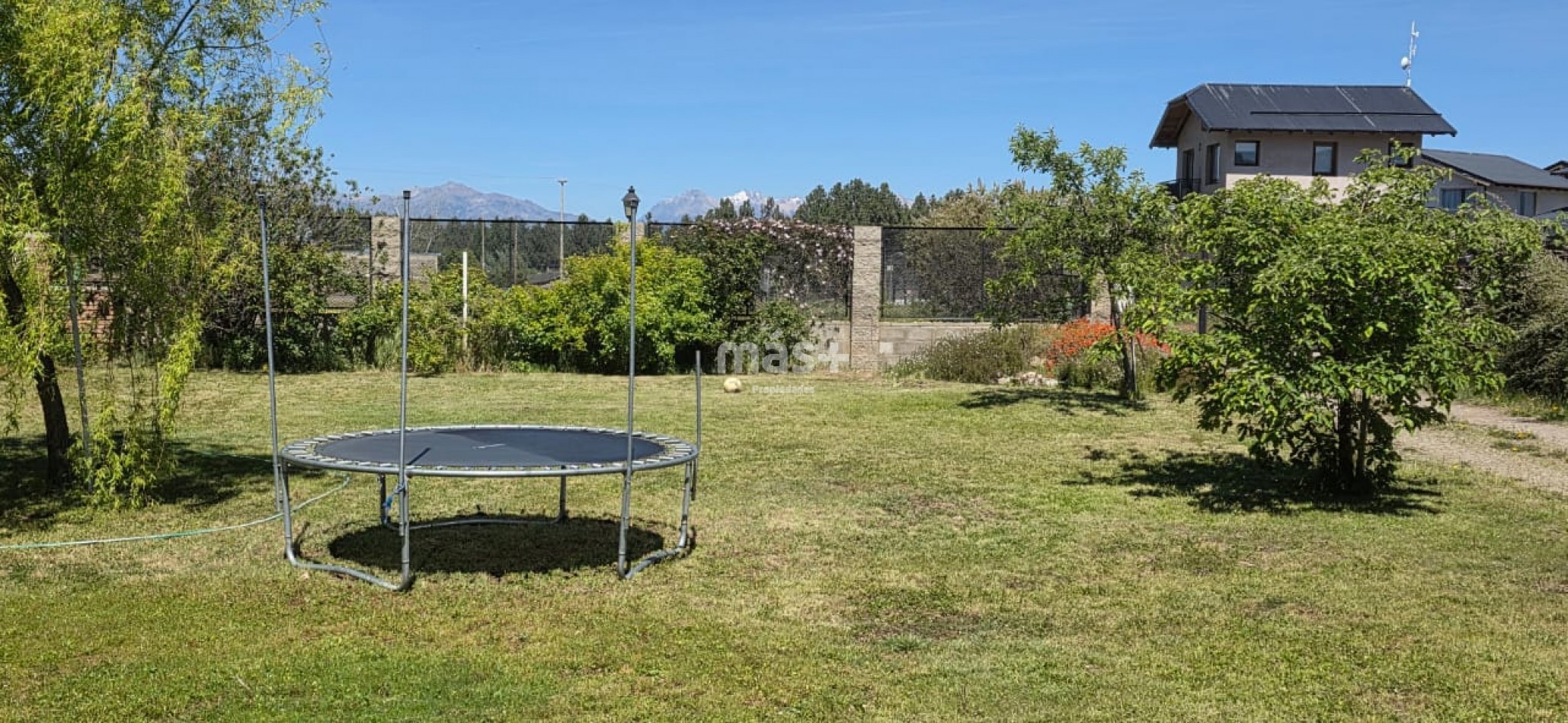 Casa 4 dormitorios, playroom, parque y garage doble - Dina Huapi