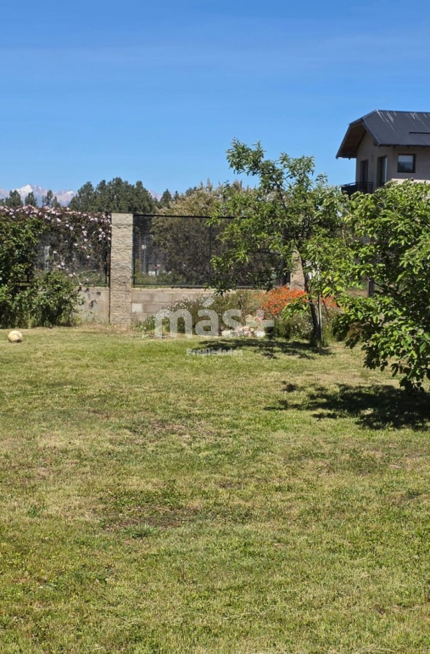 Casa 4 dormitorios, playroom, parque y garage doble - Dina Huapi