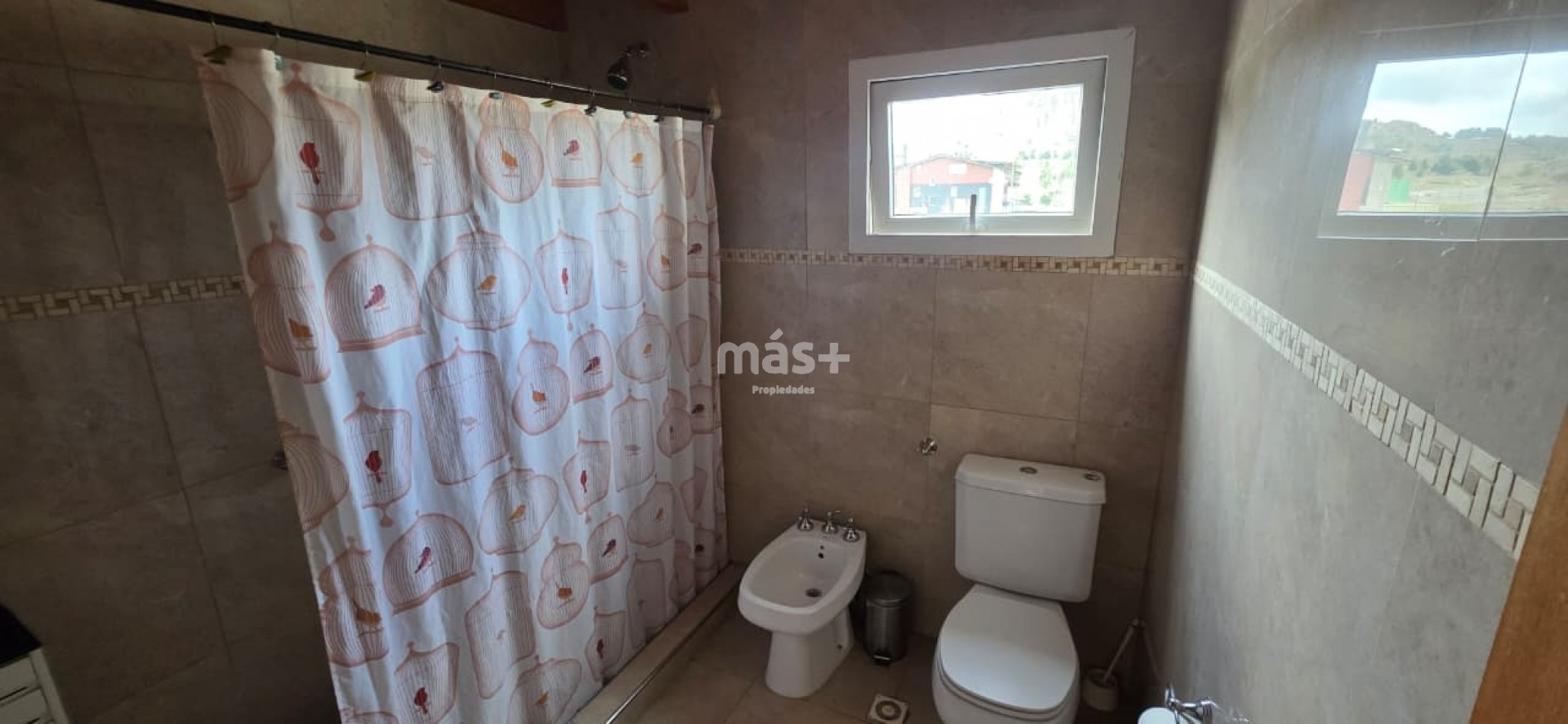 Casa 4 dormitorios, playroom, parque y garage doble - Dina Huapi