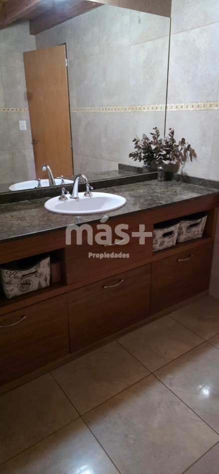 Casa 4 dormitorios, playroom, parque y garage doble - Dina Huapi